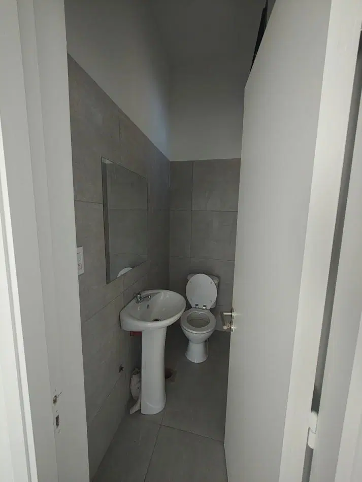 Venta de Local Comercial en Lujan - Ideal Inversion con Alta Rentabilidad 4