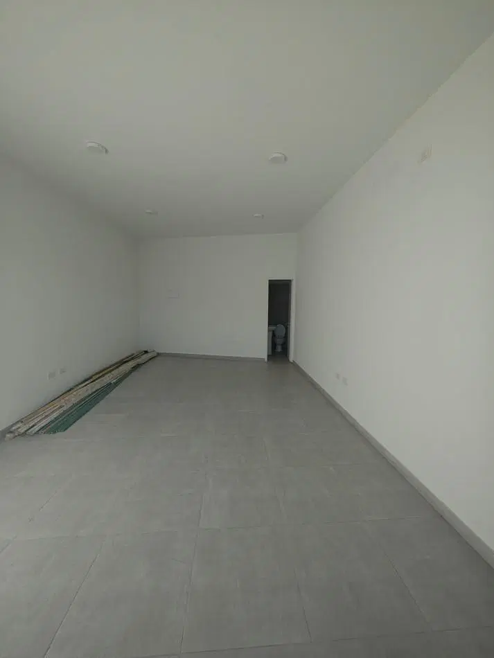 Venta de Local Comercial en Lujan - Ideal Inversion con Alta Rentabilidad 2