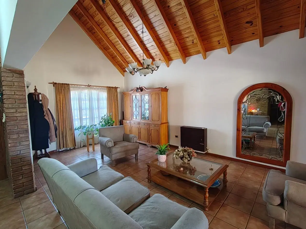 VENTA DE IMPORTANTE CASA DE CATEGORIA EN CALLE EVANS - LUJAN DE CUYO 8