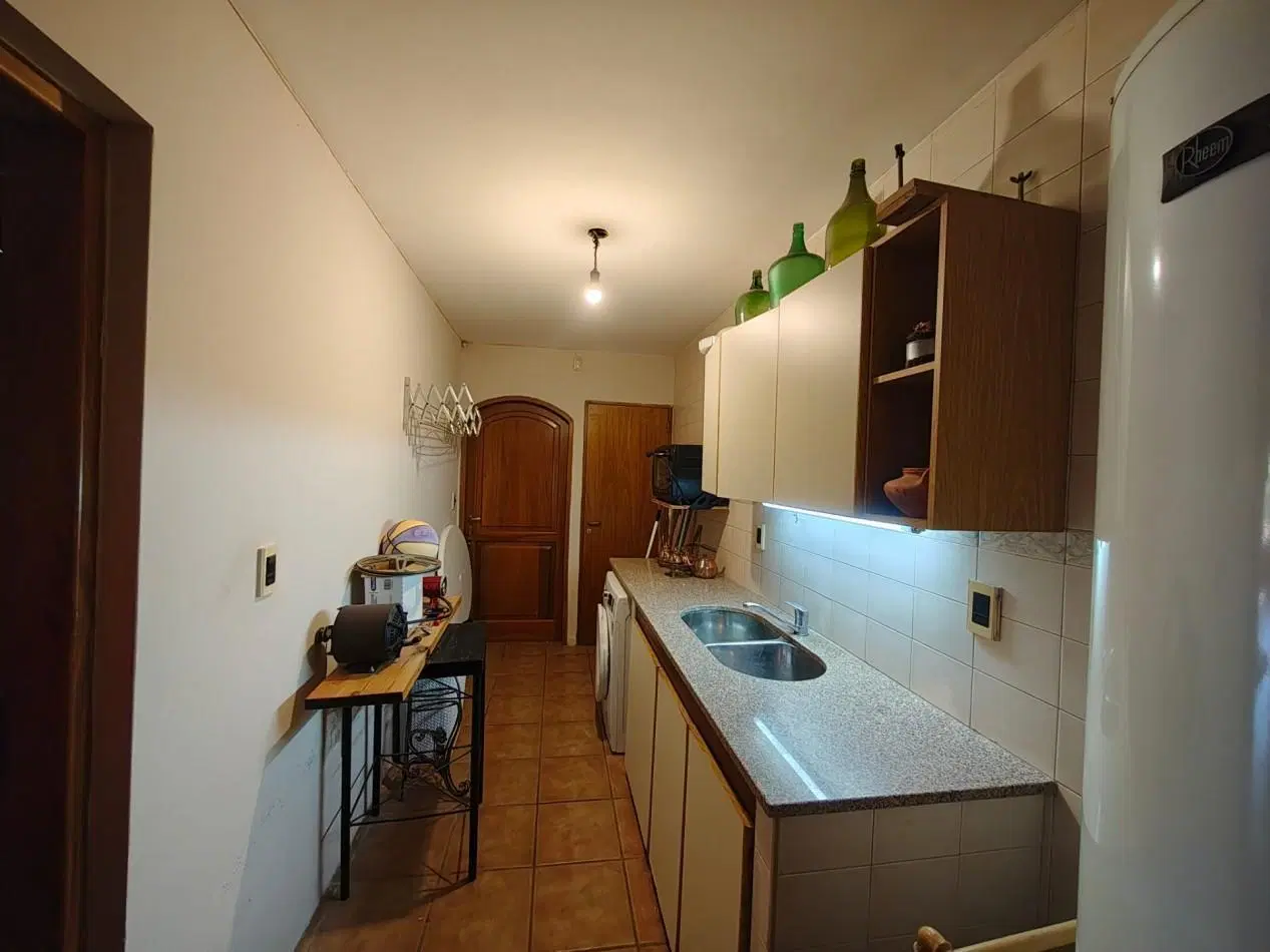 VENTA DE IMPORTANTE CASA DE CATEGORIA EN CALLE EVANS - LUJAN DE CUYO 4