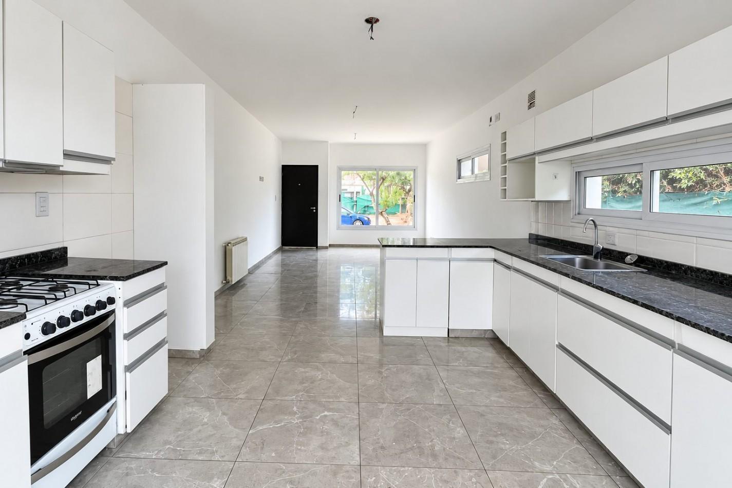 Foto de INMOESTATE ALQUILA CASA EN BARRIO PINARES DE FURLOTTI, MAIPU, MENDOZA, imagen 4