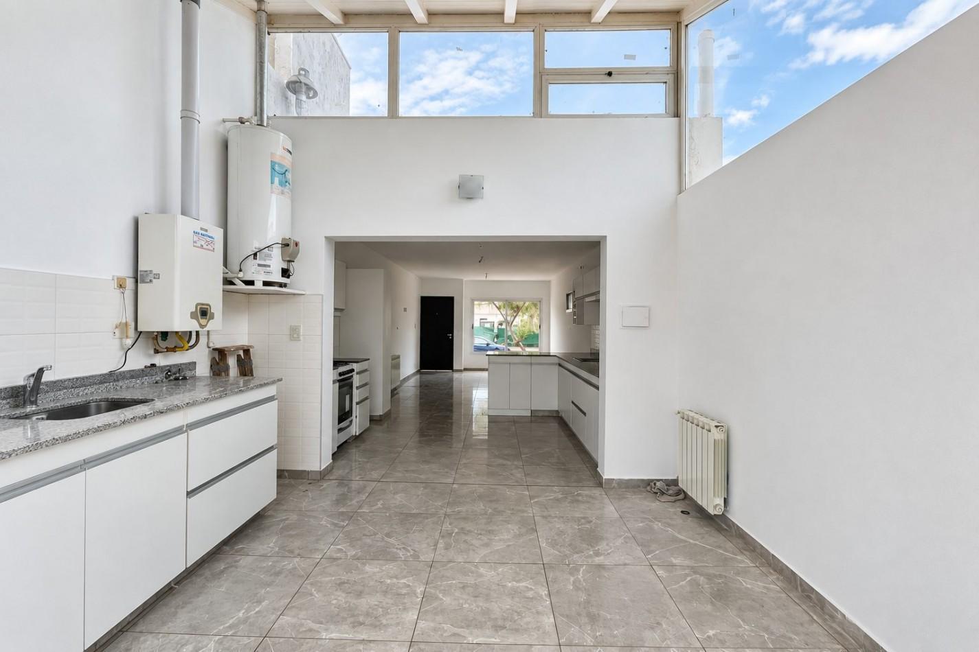 Foto de INMOESTATE ALQUILA CASA EN BARRIO PINARES DE FURLOTTI, MAIPU, MENDOZA, imagen 2