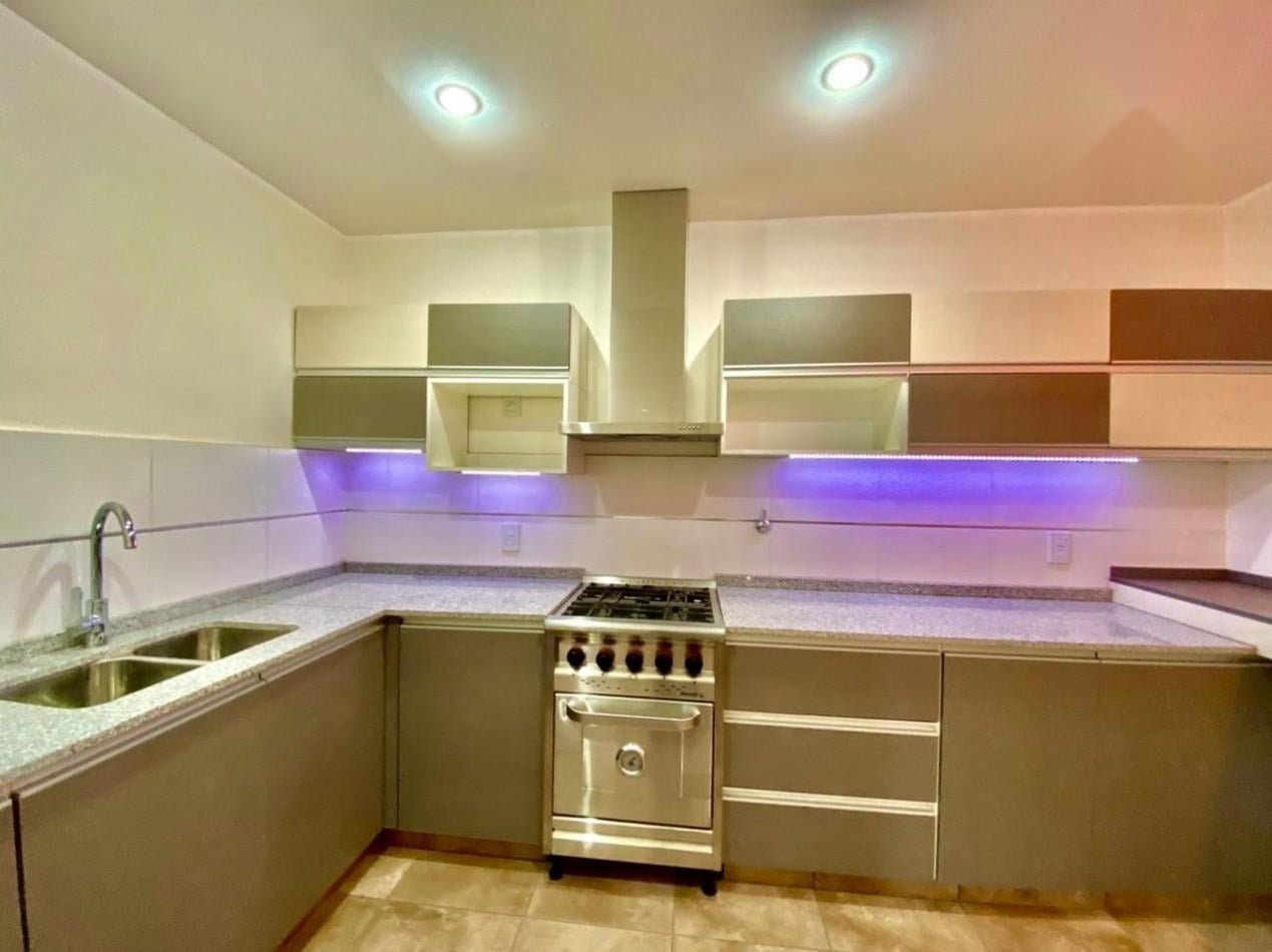 Foto de INMOESTATE VENDE CASA RESTAURADA A NUEVA EN CIUDAD DE MENDOZA, imagen 4