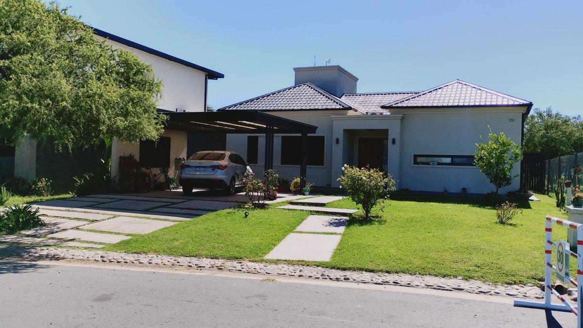 CASA EN VENTA DOS DORMITORIOS BARRIO SIETE SOLES - 178