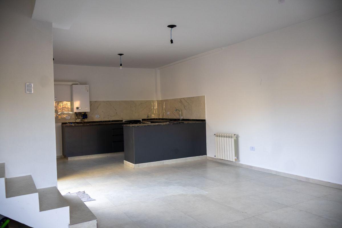 Foto de DUPLEX A ESTRENAR EN HOUSING DE 6 UNIDADES, UNIDAD AL FRENTE SOBRE LA, imagen 2