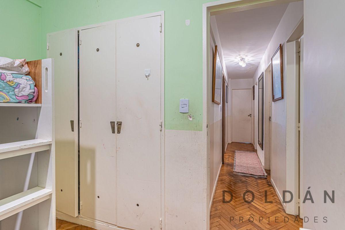 5 ambientes en Villa Crespo — Frente a calle interna - 4to piso - a 4 cuadras de Parque Centenario
