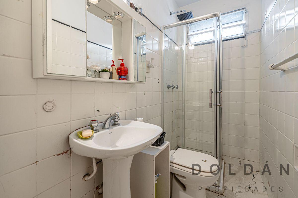 5 ambientes en Villa Crespo — Frente a calle interna - 4to piso - a 4 cuadras de Parque Centenario