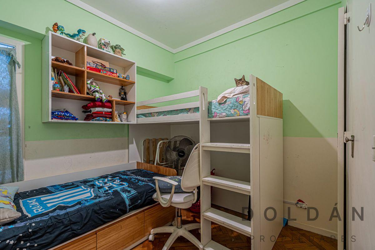 5 ambientes en Villa Crespo — Frente a calle interna - 4to piso - a 4 cuadras de Parque Centenario