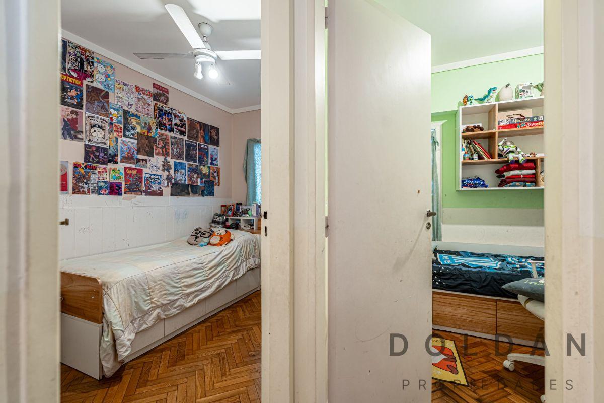 5 ambientes en Villa Crespo — Frente a calle interna - 4to piso - a 4 cuadras de Parque Centenario