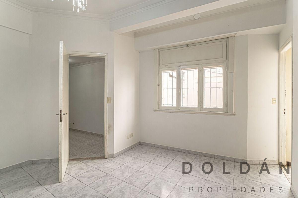 Foto de Venta - departamento de 3 ambientes con patio y balcón, imagen 2