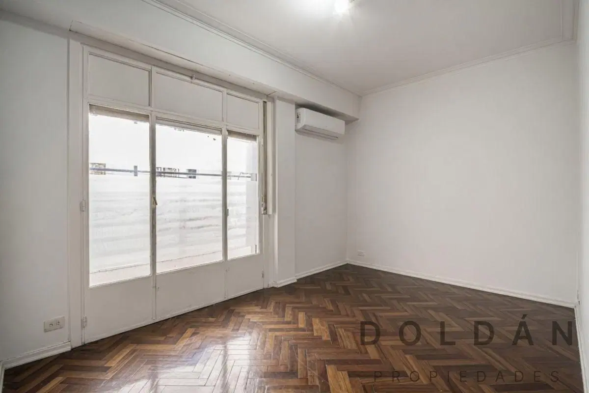 Venta - departamento de 3 ambientes con patio y balcón 3