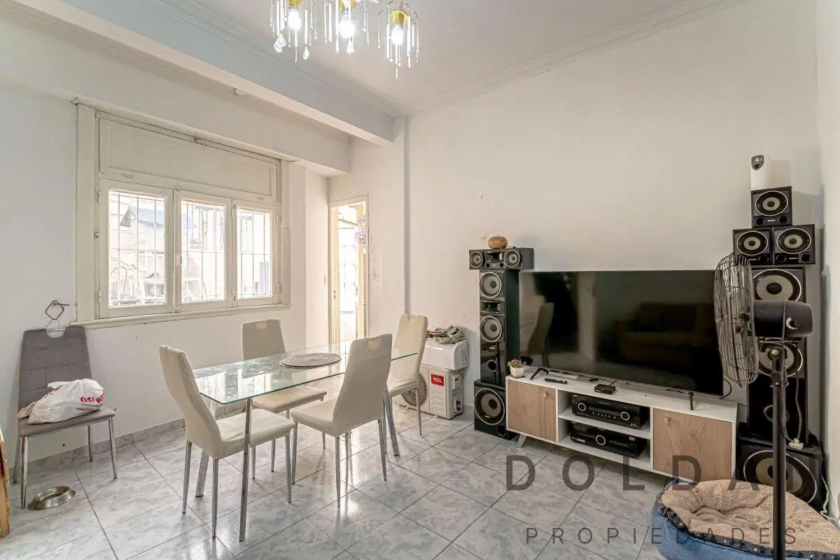 Venta - departamento de 3 ambientes con patio y balcón 4