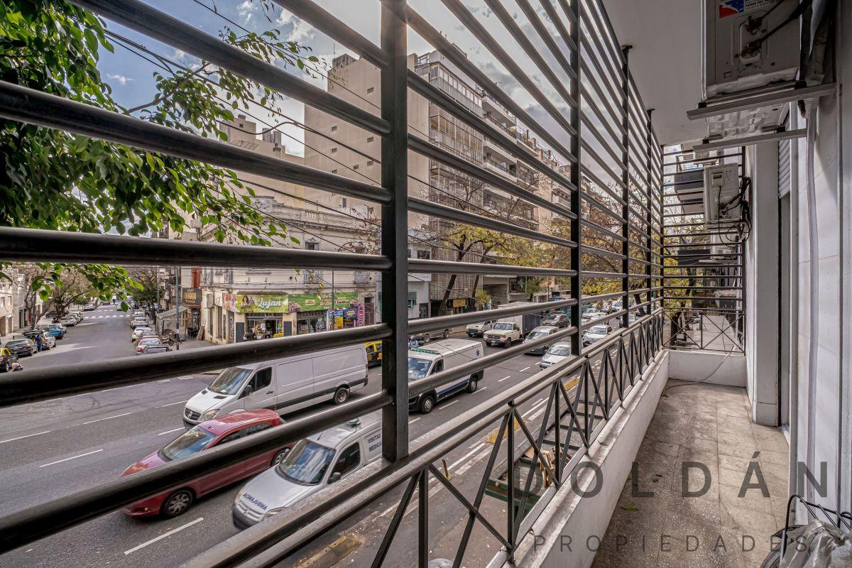 Venta - departamento de 3 ambientes con patio y balcón