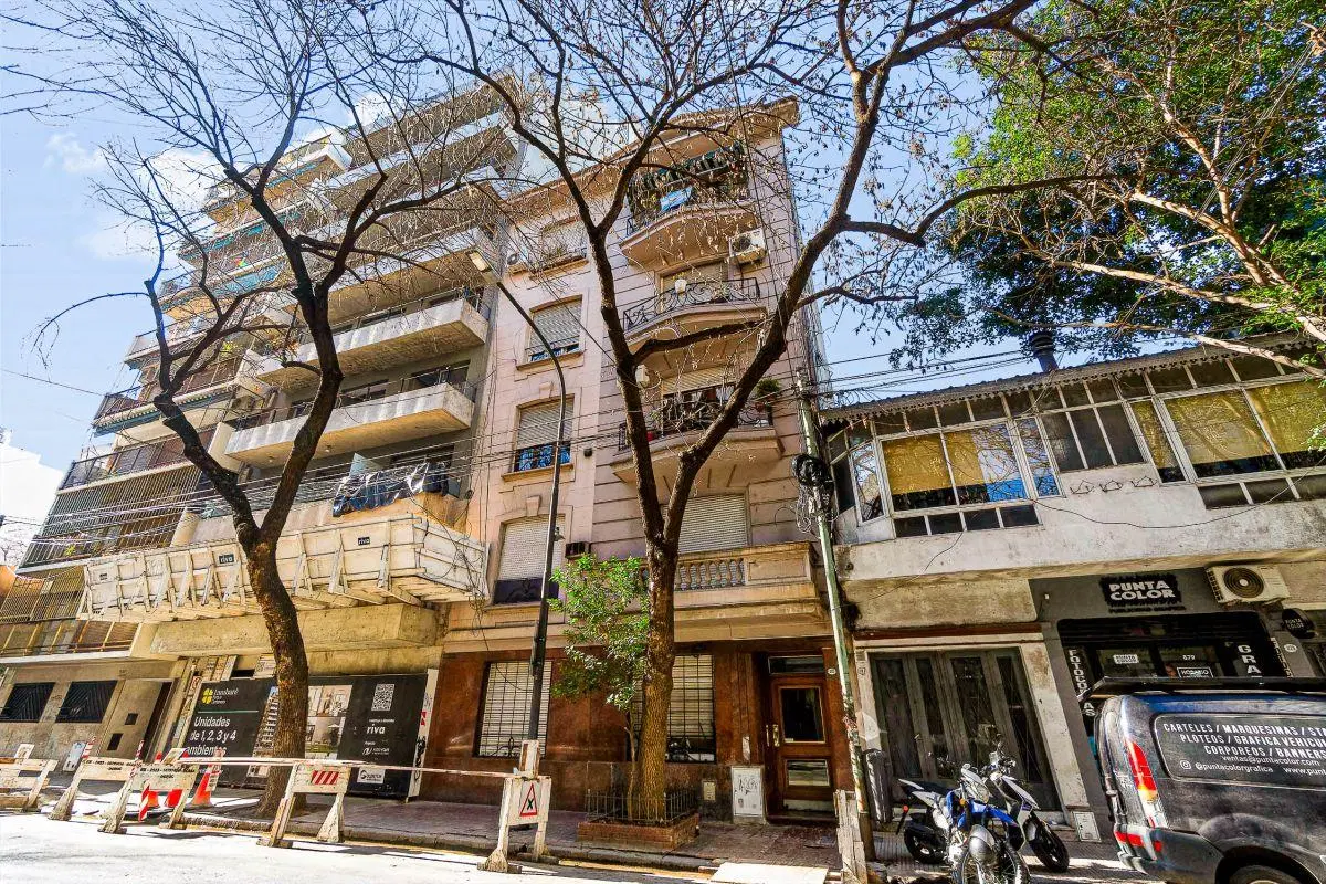 Venta - 2 ambientes en planta baja con patio propio 1