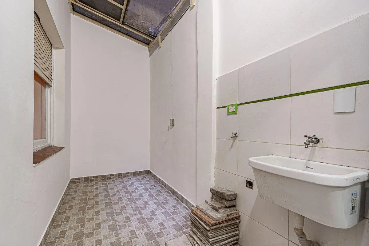 Venta - 2 ambientes en planta baja con patio propio 4