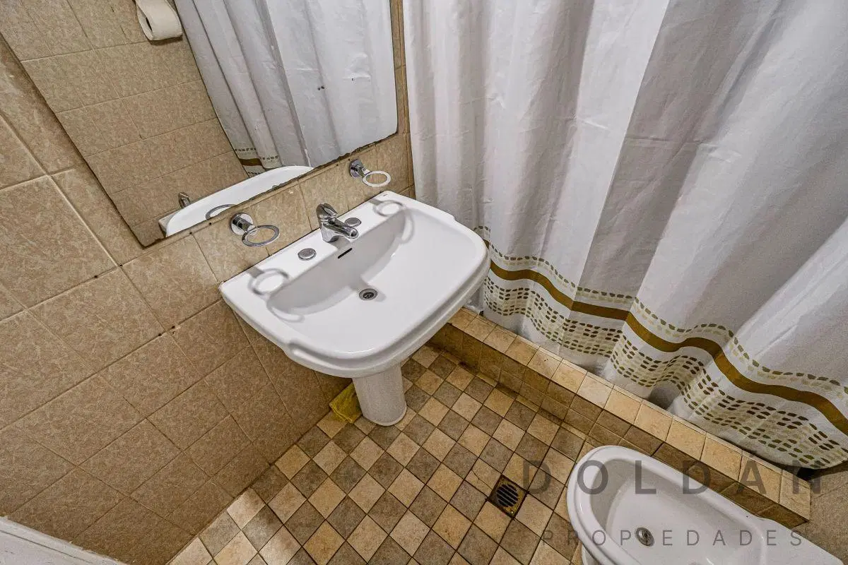 Venta | 4 ambientes apto profesional al frente con dependencia en Balvanera 8