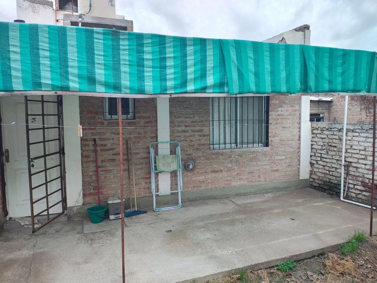 VENTA DE CASA MAS DEPARTAMENTO CALLE RICHIERI AL 200 1