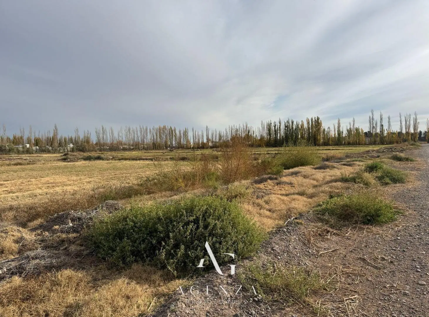En Venta Terreno en Esquina Manzanar de Gines 3