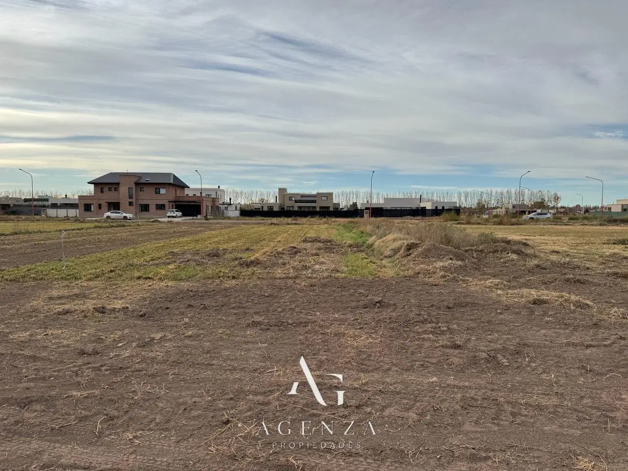 En Venta Terreno en Esquina Manzanar de Gines 4