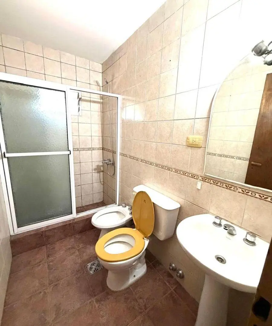 P.H. ( DUPLEX ) de 2 ambientes en zona LANUS Oeste centro. 5