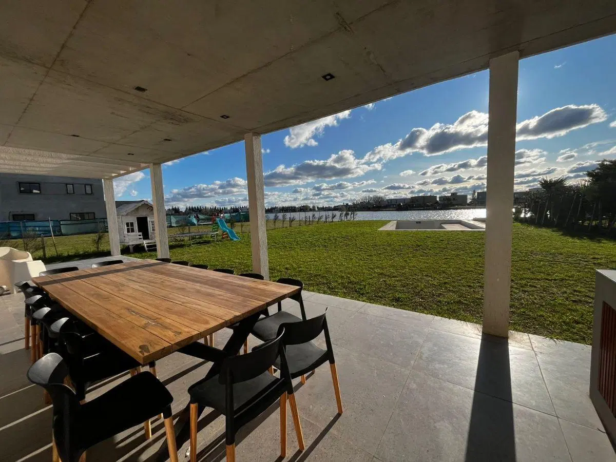 VENTA HERMOSA CASA 5AMB A LA LAGUNA CRUZ DEL SUR - SAN VICENTE 3