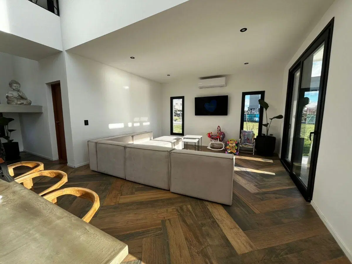 VENTA HERMOSA CASA 5AMB A LA LAGUNA CRUZ DEL SUR - SAN VICENTE 1