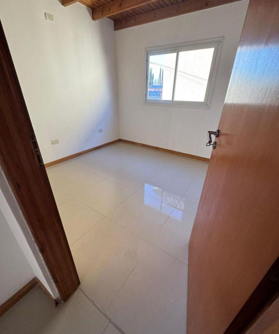 Foto de TRIPLEX EN ALQUILER 4AMB+COCHERA CENTRO CANNING, imagen 5