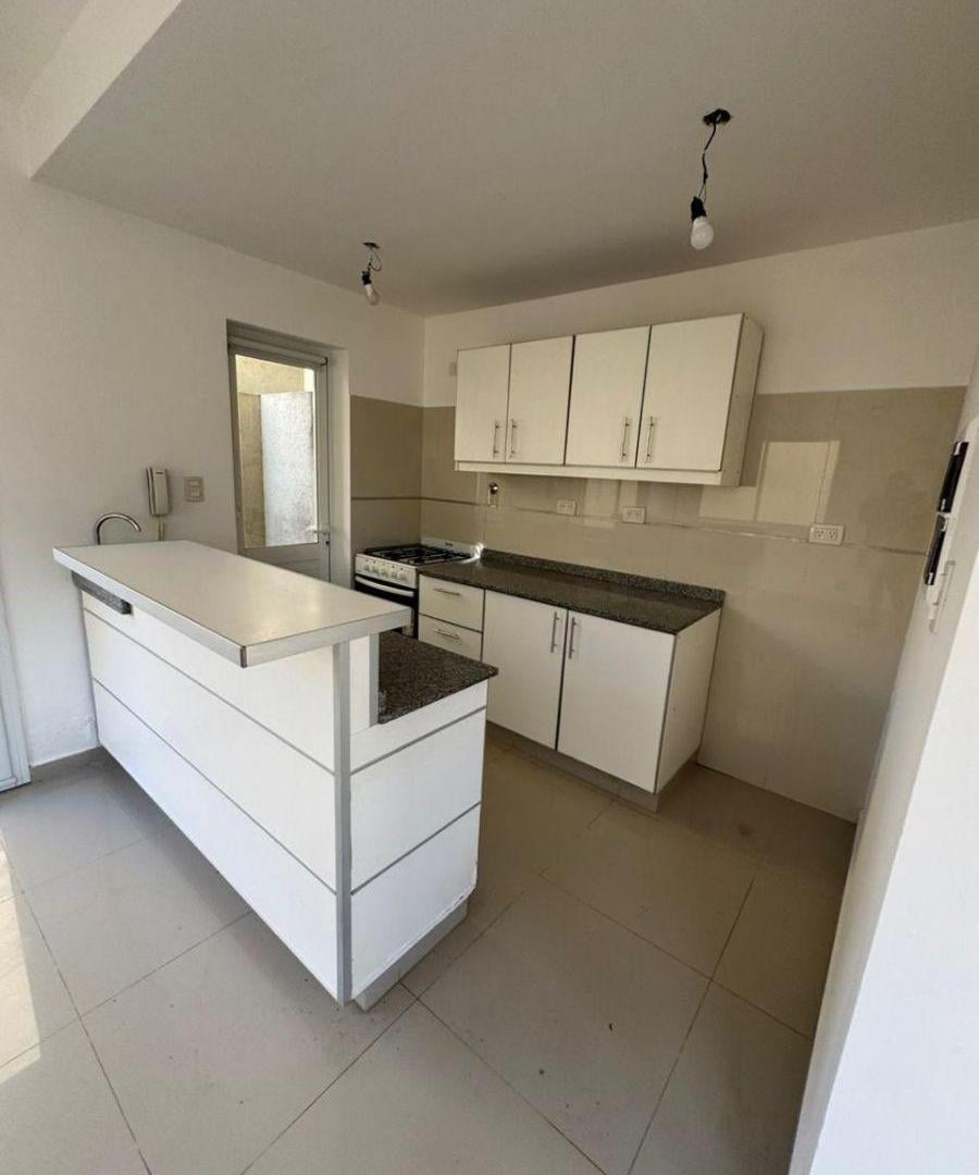 Foto de TRIPLEX EN ALQUILER 4AMB+COCHERA CENTRO CANNING, imagen 3