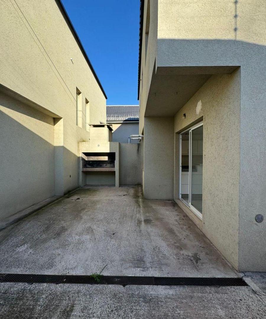 Foto de TRIPLEX EN ALQUILER 4AMB+COCHERA CENTRO CANNING, imagen 4