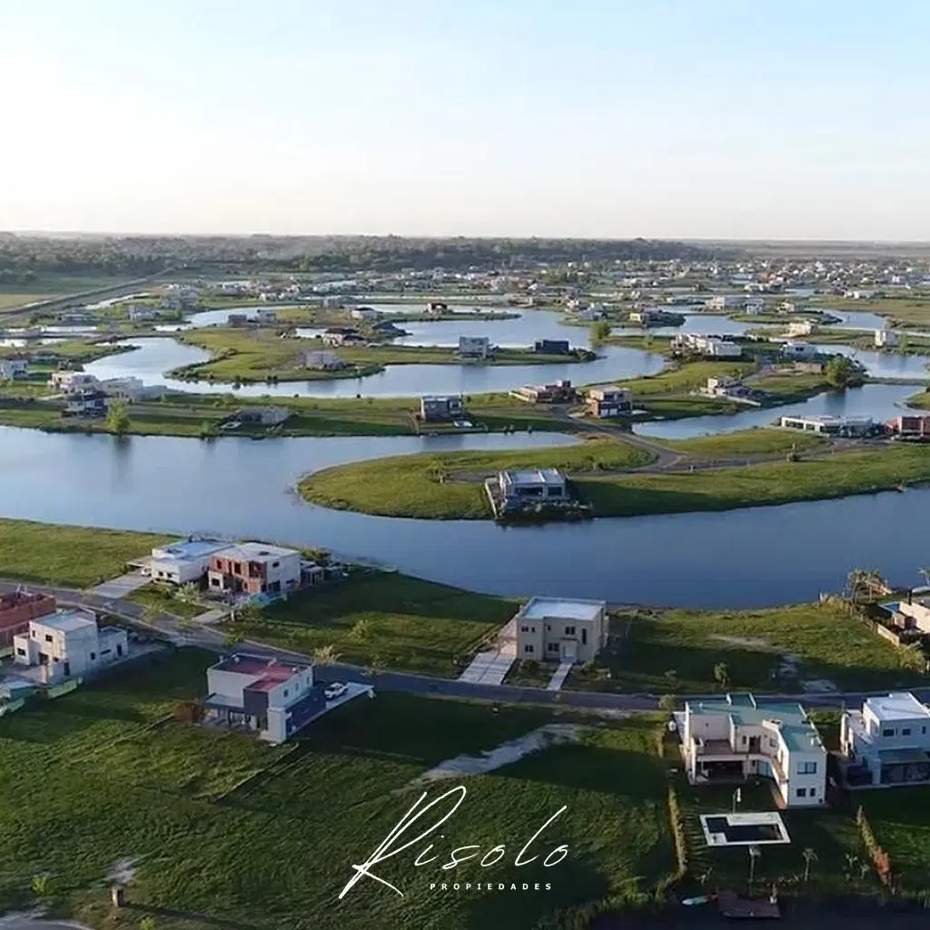 Lote en Venta a la Laguna. Golf. Barrio Cerrado, Escobar 1