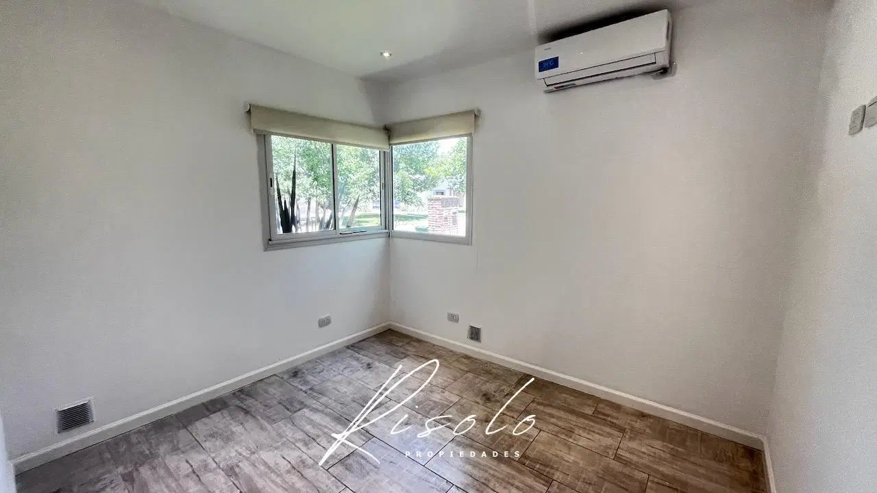 Casa en Venta. Pileta, Riego 3 dormitorios. Escritorio. Barrio Cerrado, Escobar 3