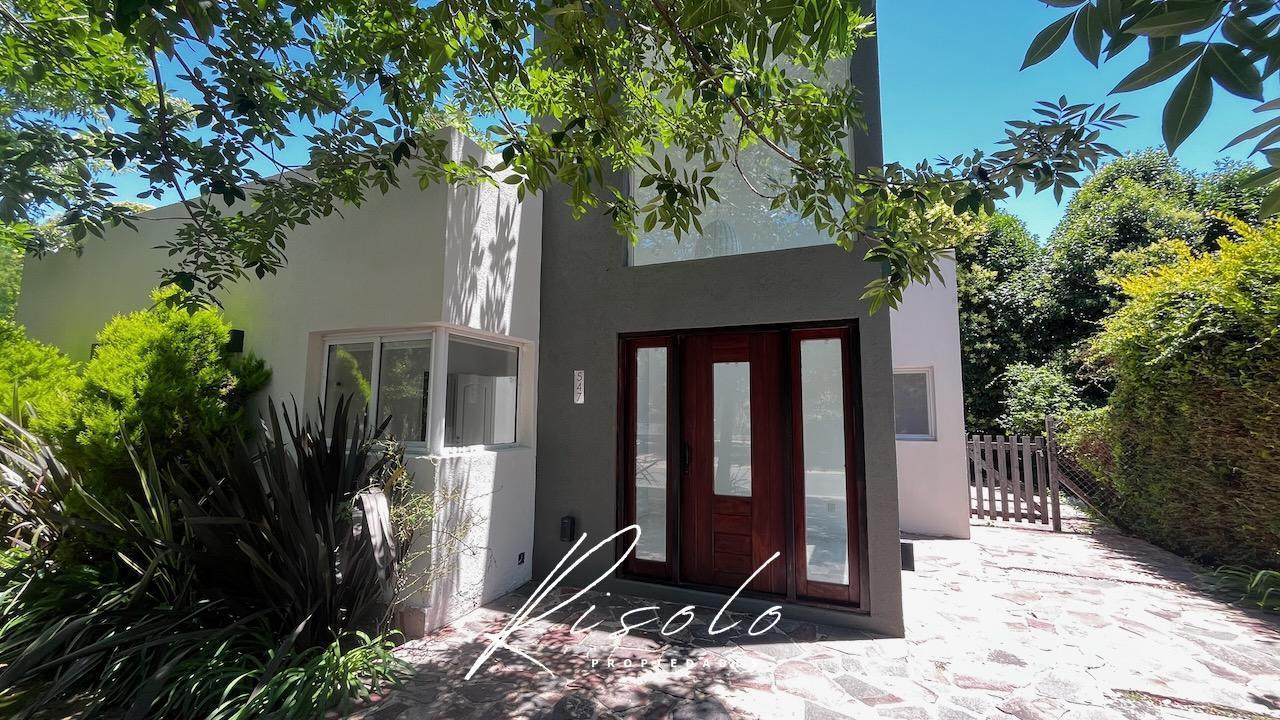 Casa en Venta. Pileta, Riego 3 dormitorios. Escritorio. Barrio Cerrado, Escobar