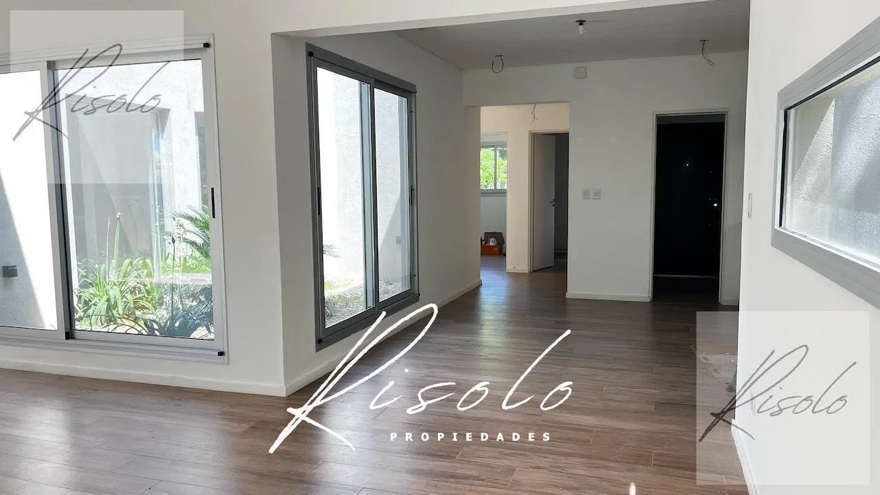 Casa en venta. 4 dormitorios. Jardin de invierno. Galeria. Arboles. Barrio Cerrado, Escobar 2