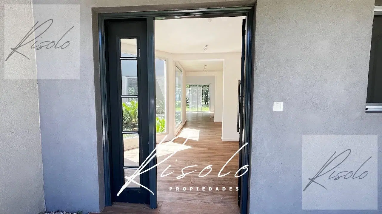 Casa en venta. 4 dormitorios. Jardin de invierno. Galeria. Arboles. Barrio Cerrado, Escobar 5