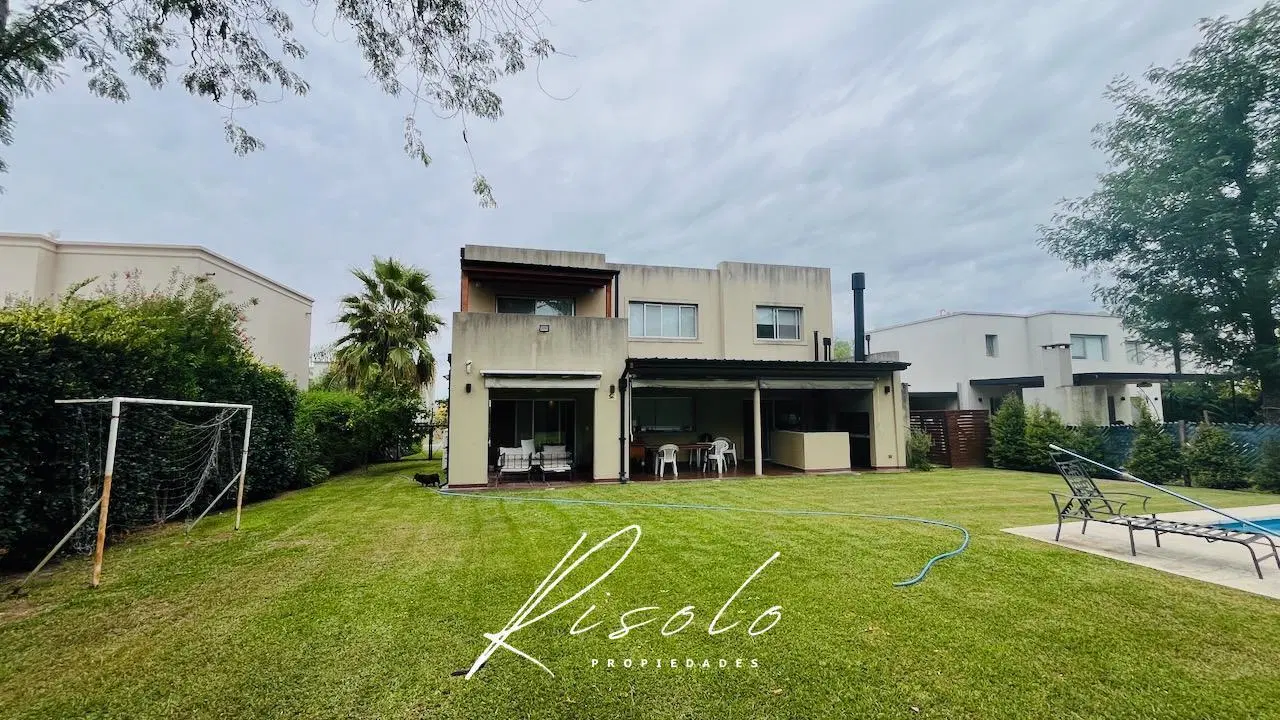 Casa en Venta. 3 dormitorios   Escritorio   Playroom. Pileta. Barrio Cerrado, Zona Norte, Escobar 2