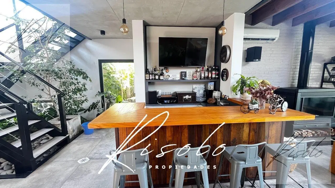 Casa en Venta, laguna, 3 dormitorios, playroom, pileta, galeria cerrada. Barrio Cerrado, Escobar 2