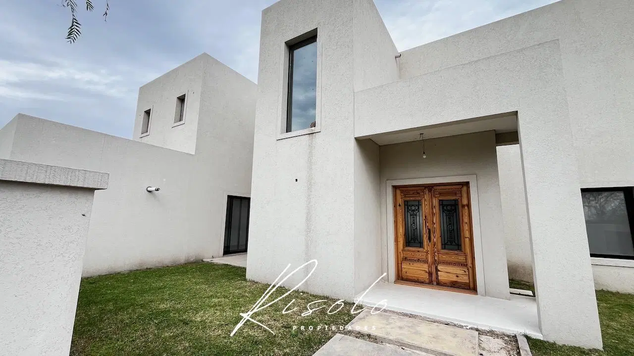Casa en Venta. 3 dormitorios, Cocina Independiente. Galeria, Pileta, Dep. Barrio Cerrado, Escobar 3