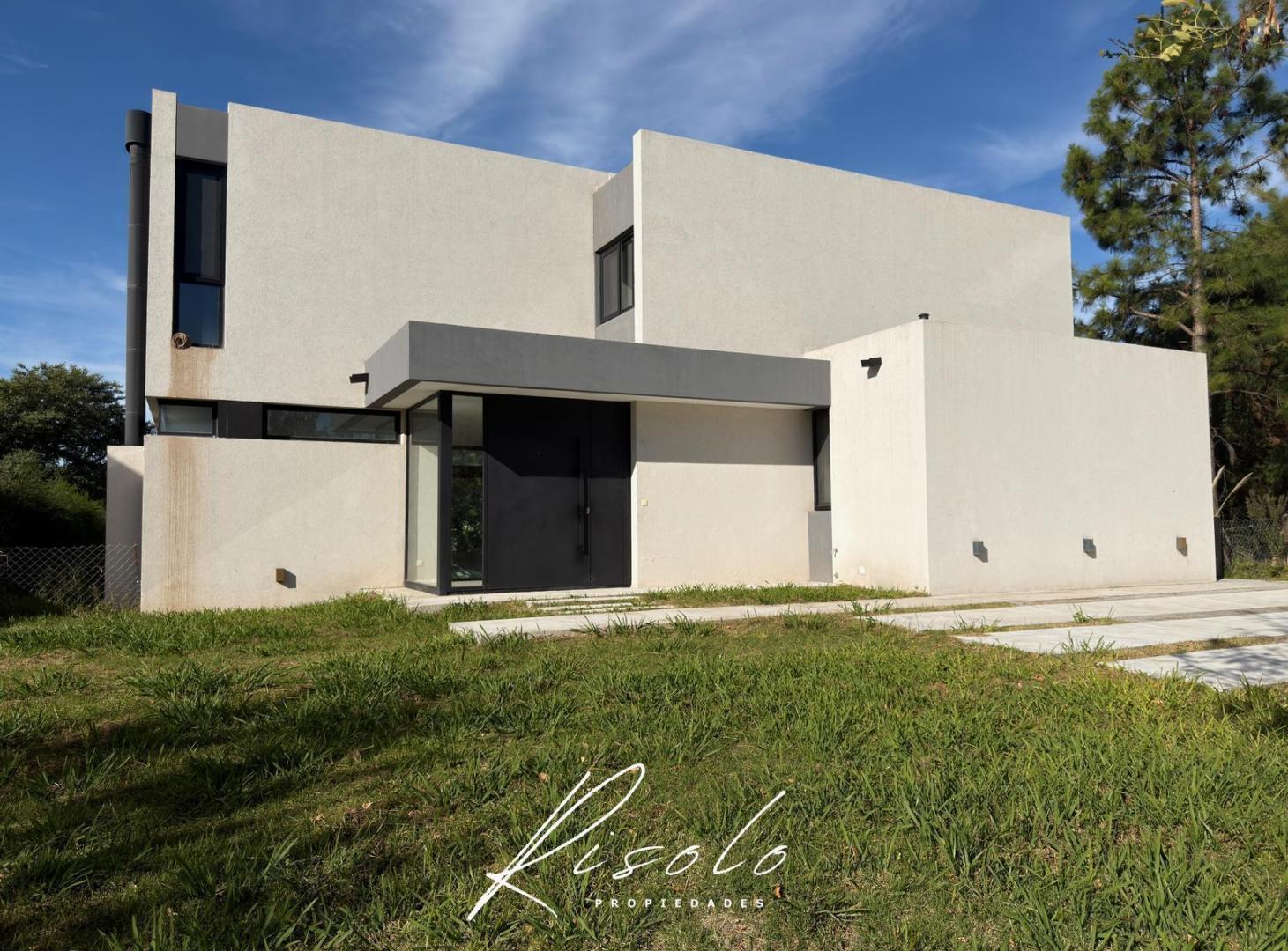 Casa en Venta, 3 dormitorios, playroom, dependencia. Aberturas PVC DVH, Barrio Cerrado, Escobar