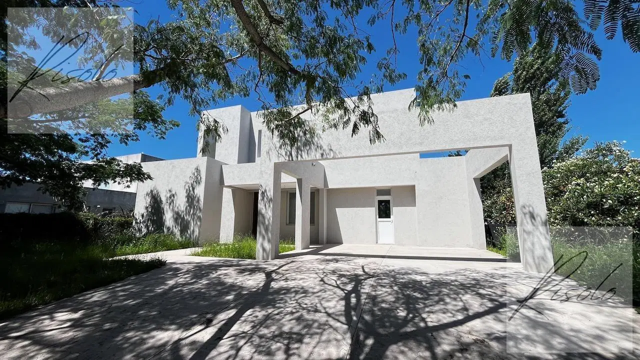 Casa en Venta, Laguna, 3 dormitorios, Dependencia. Pileta, Barrio Cerrado Zona Norte, Escobar 1