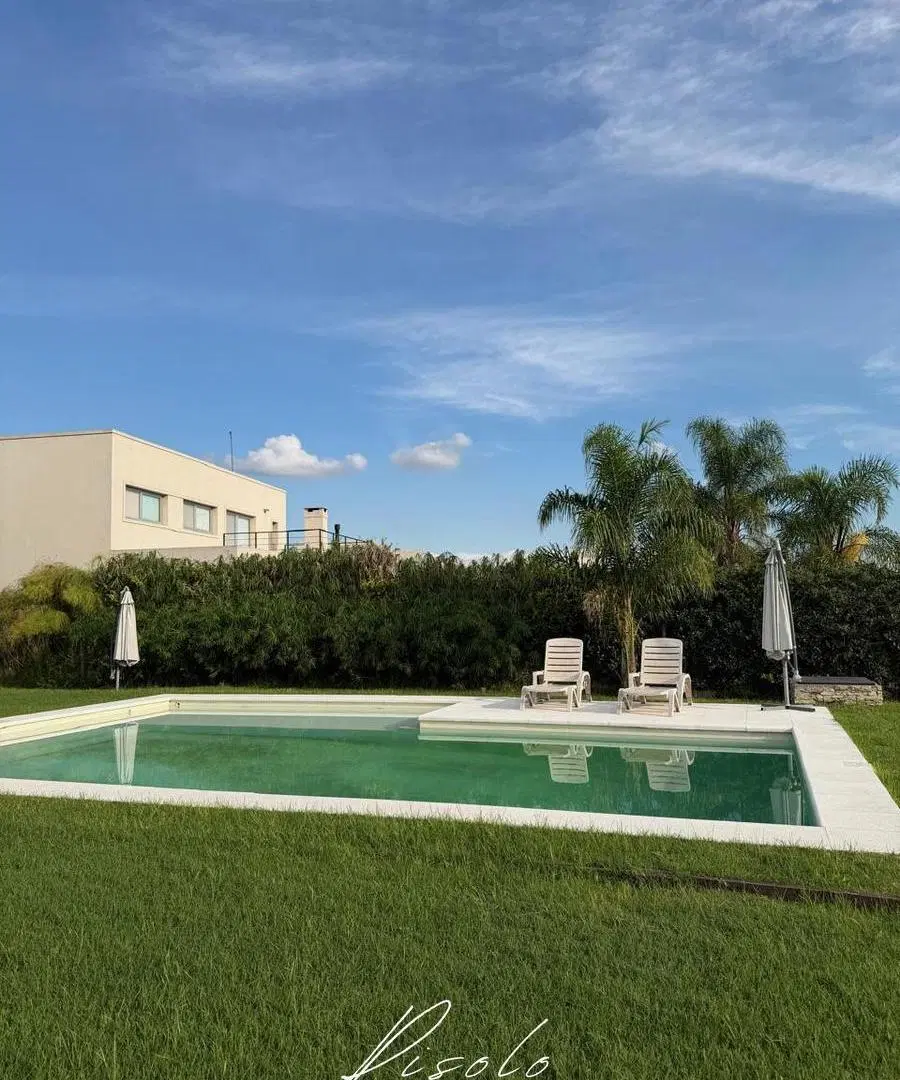 Casa en venta con lote a la laguna, pileta. en la isla. Barrio Cerrado, Escobar 4