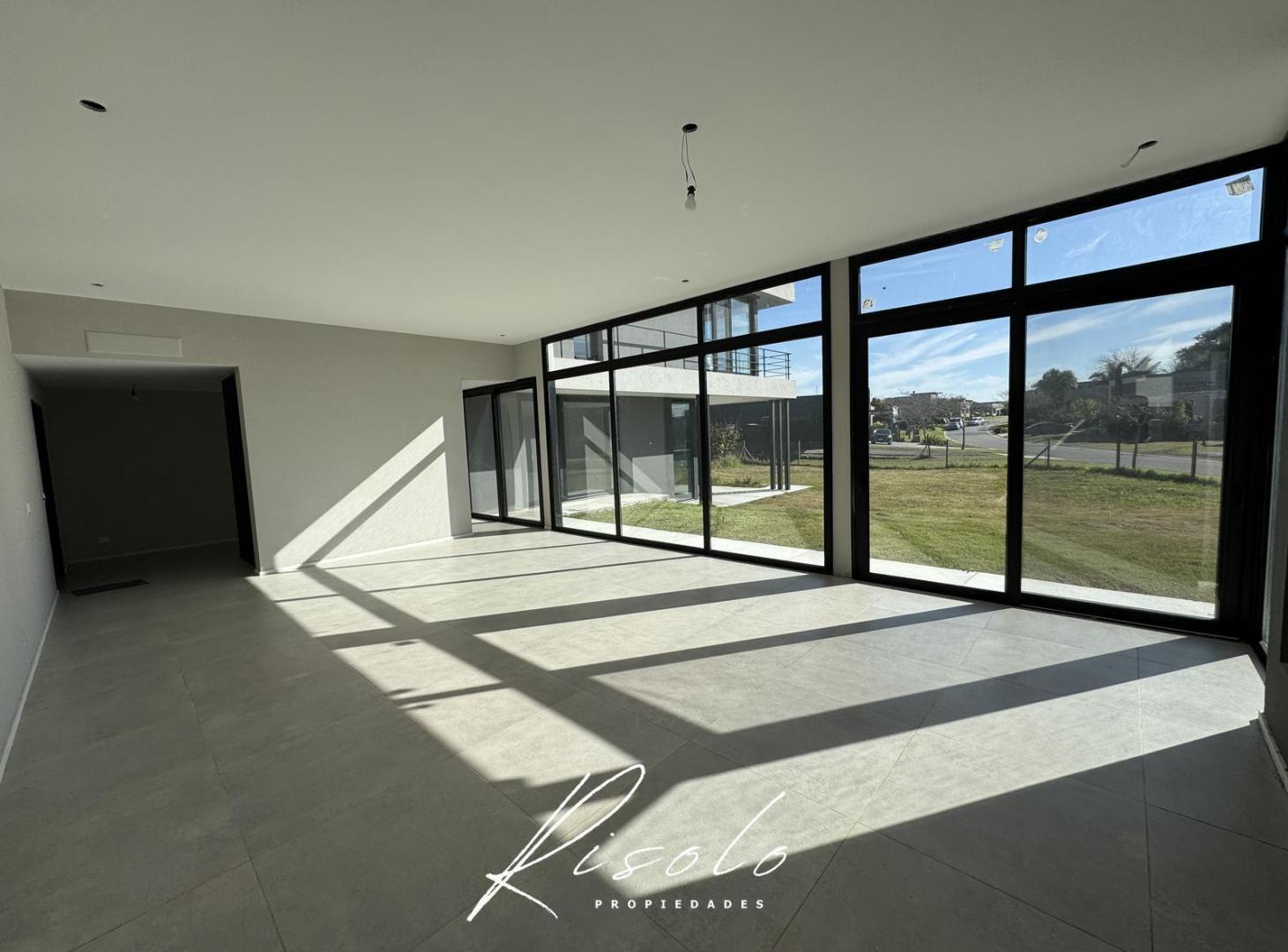 Foto de Casa en Venta, 3 dormitorios, playroom, dependencia. Aberturas PVC DVH, Barrio Cerrado, Escobar, imagen 4