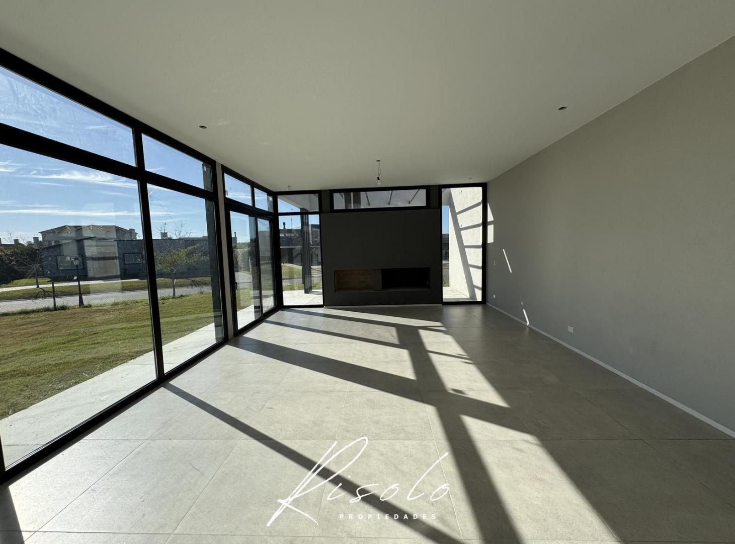 Foto de Casa en Venta, 3 dormitorios, playroom, dependencia. Aberturas PVC DVH, Barrio Cerrado, Escobar, imagen 5