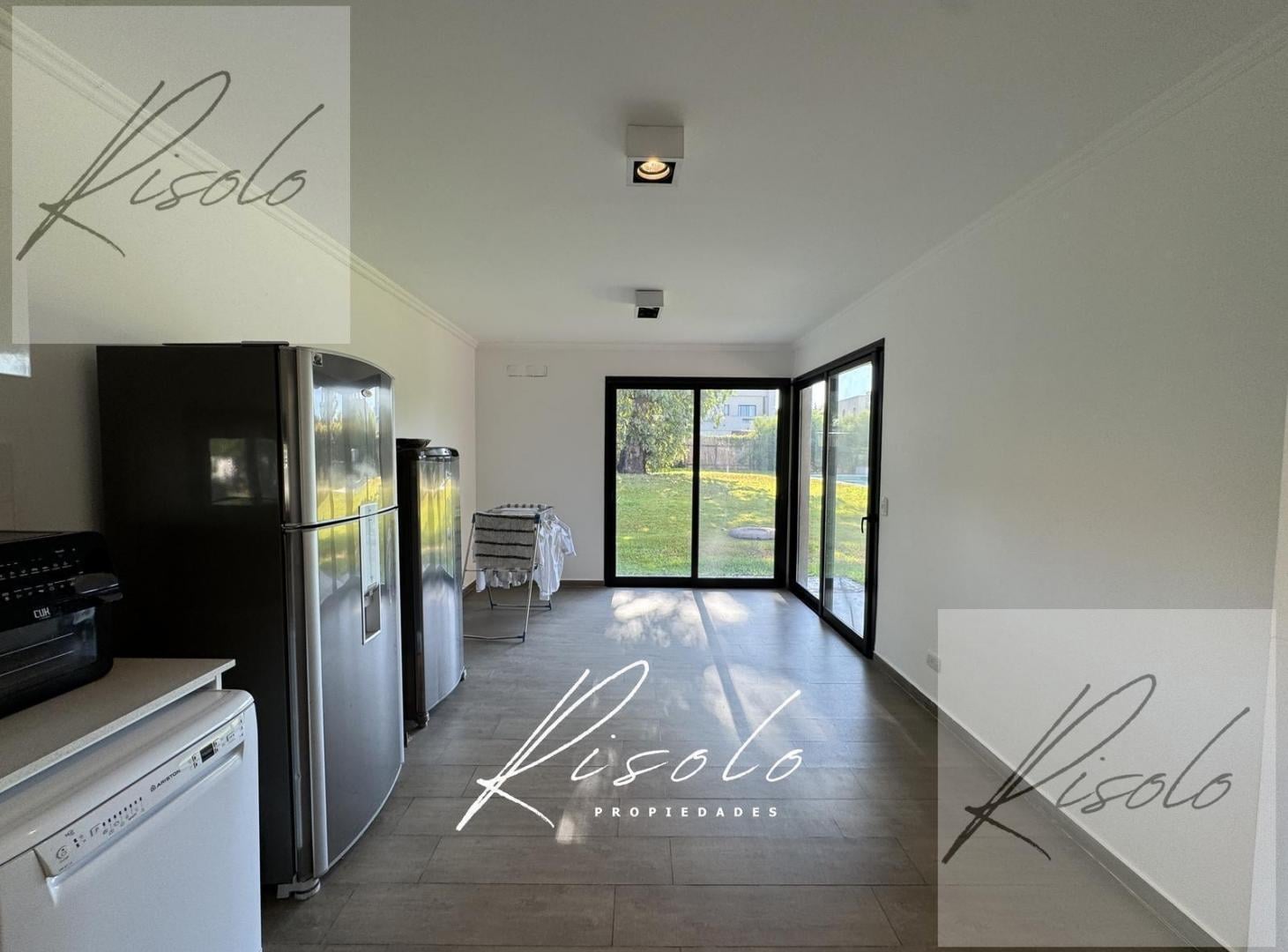 Foto de Casa en Venta. Pileta. 3 dormitorios. Arboles. Calle tranquila, imagen 5