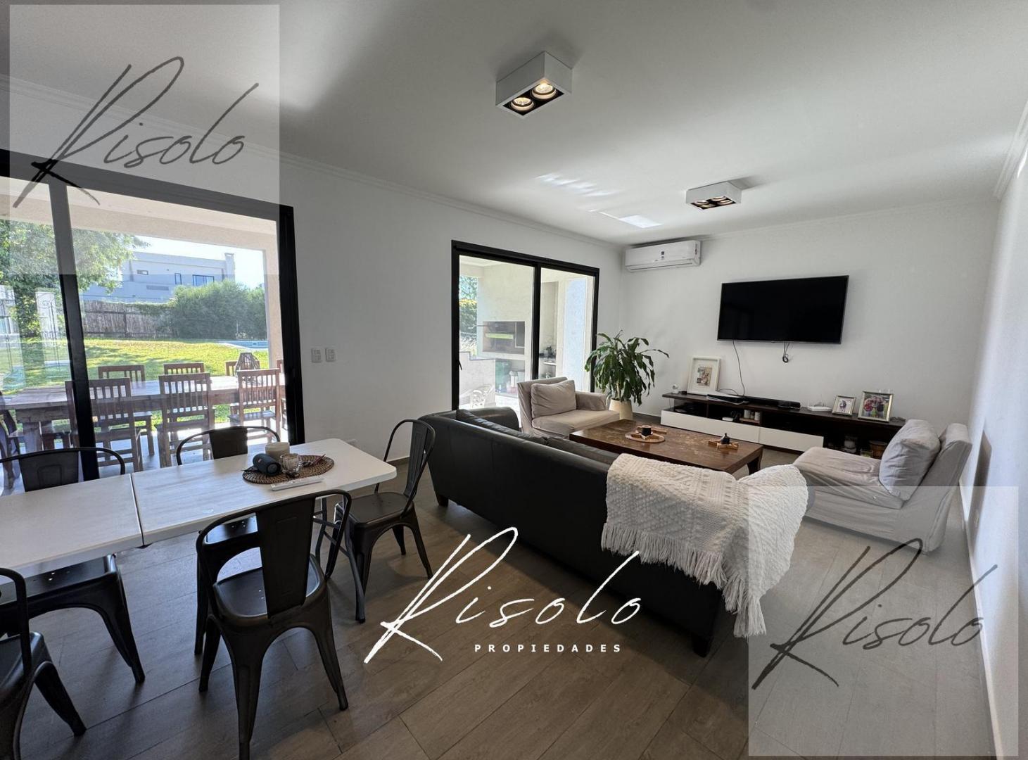 Foto de Casa en Venta. Pileta. 3 dormitorios. Arboles. Calle tranquila, imagen 4