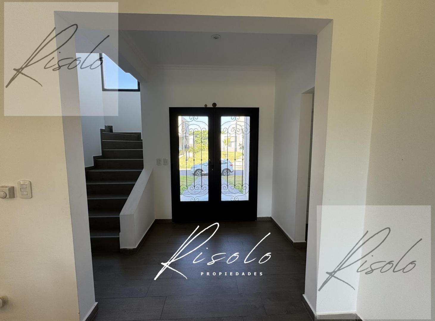 Foto de Casa en Venta. Pileta. 3 dormitorios. Arboles. Calle tranquila, imagen 2