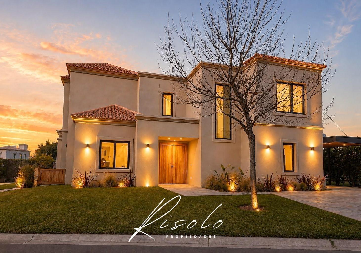Foto de Exclusiva Casa de diseño sobre lote central en Ayres Plaza, imagen 1