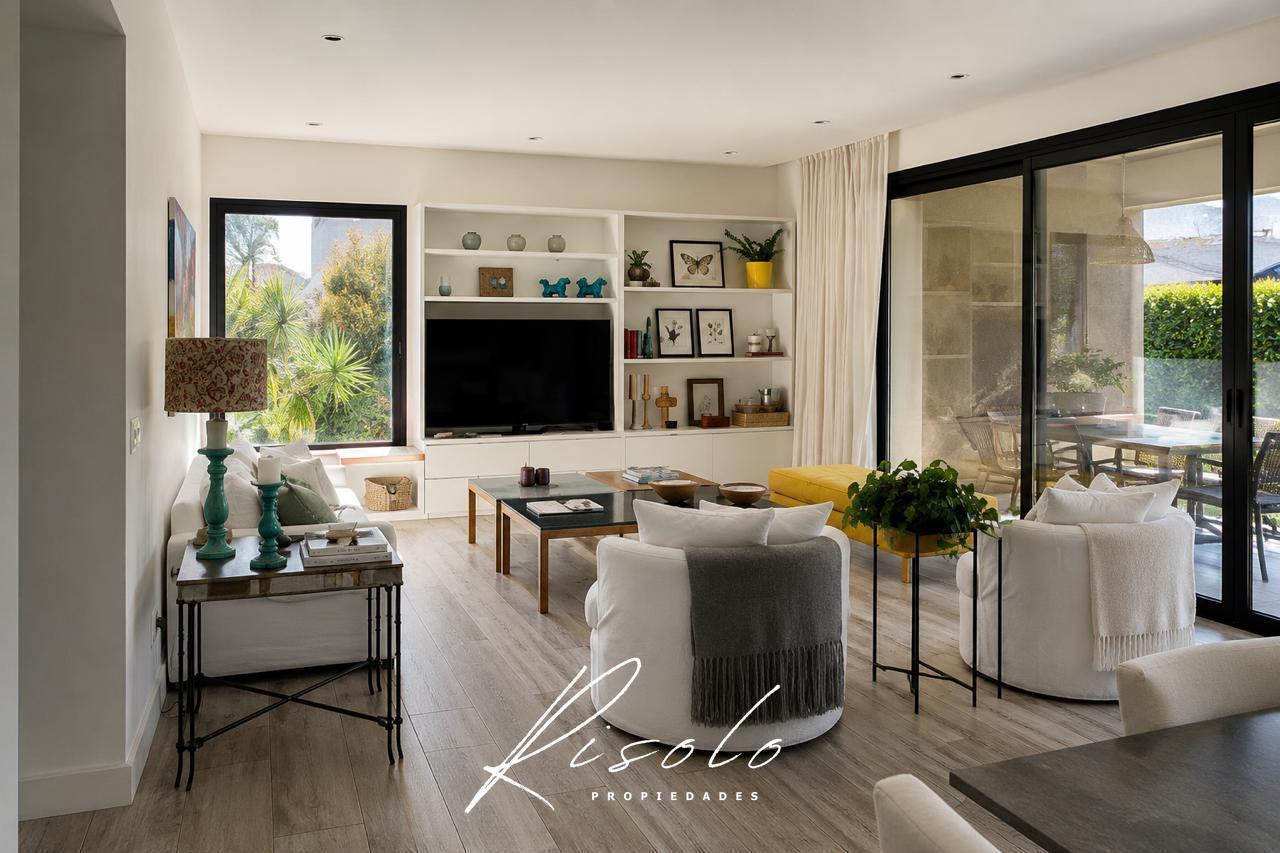 Foto de Exclusiva Casa de diseño sobre lote central en Ayres Plaza, imagen 5