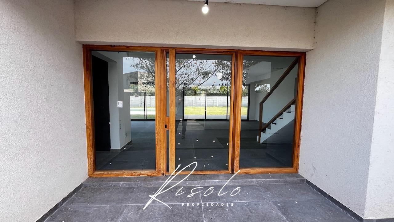 Foto de Casa en Venta en Barrio Cerrado, 4 dormitorios. Varios en Suite, imagen 2