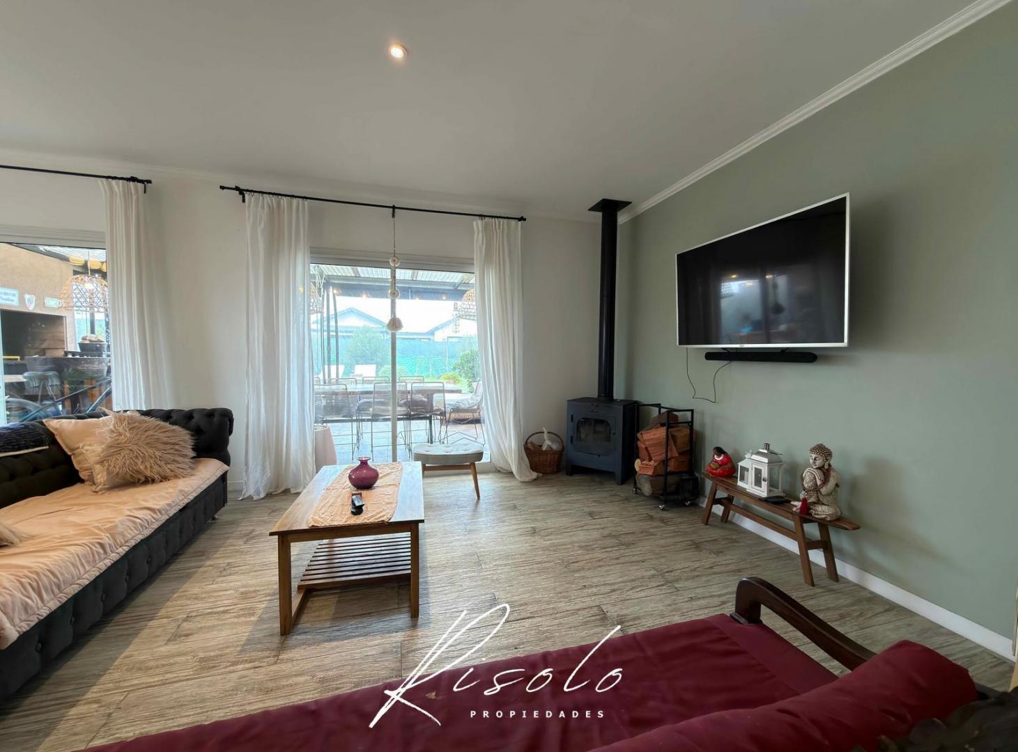 Foto de Casa en Venta. 3 dormitorios. Pileta. Parrilla. Posible Ampliacion, imagen 3