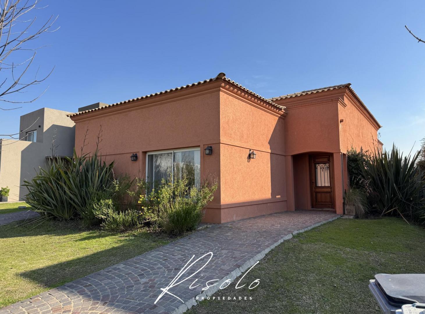Foto de Casa en Venta. 3 dormitorios. Pileta. Parilla. Barrio Cerrado, Escobar, imagen 1